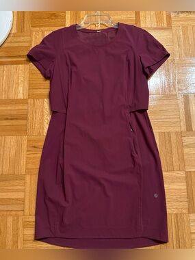 Lululemon endeavor dress, flattering, comfortable and functional!